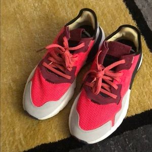 Stylish Red and Black Men's Sneakers
